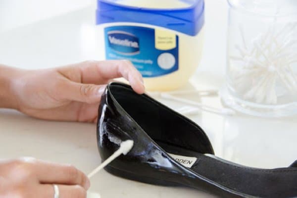 Tham khảo 9 cách làm mềm giày da đơn giản